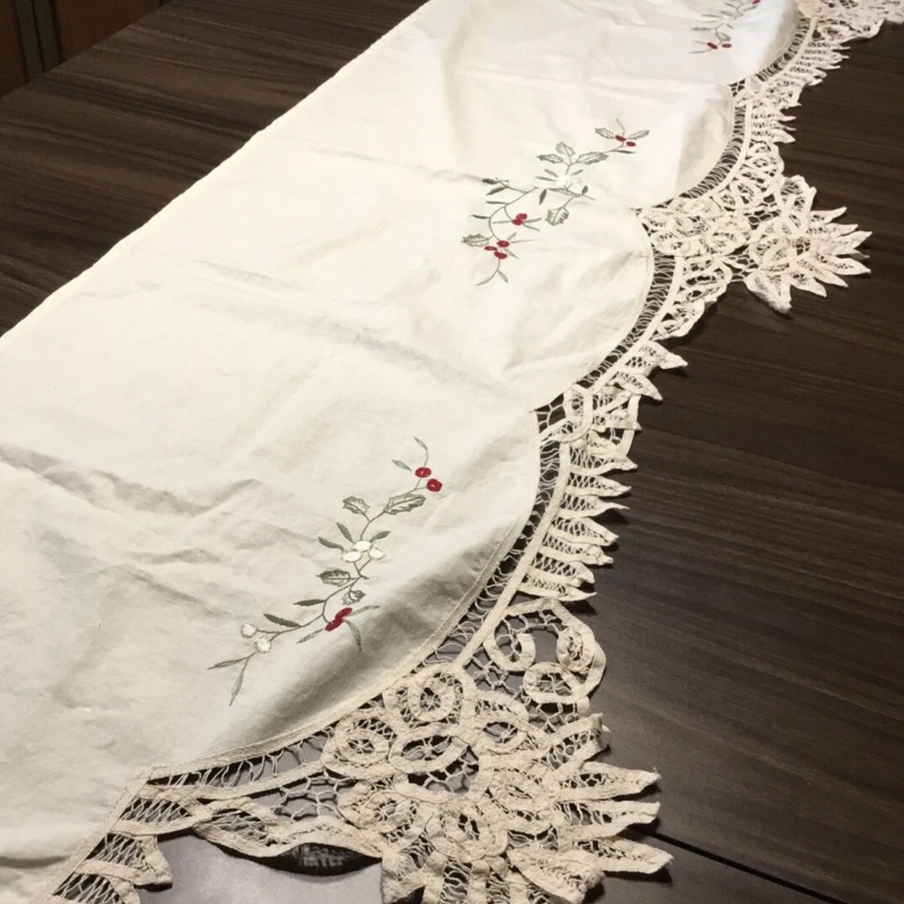 Vintage Battenberg Lace Farmhouse Piano Fireplace Mantel Runner Embroidered